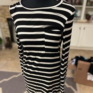 Black & white stripe LS tshirt w pocket - Sz M Caralase
